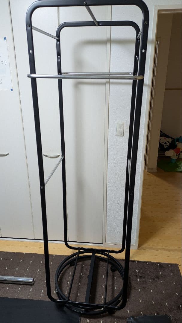 【美品】移動可能な黒の回転ハンガーラック