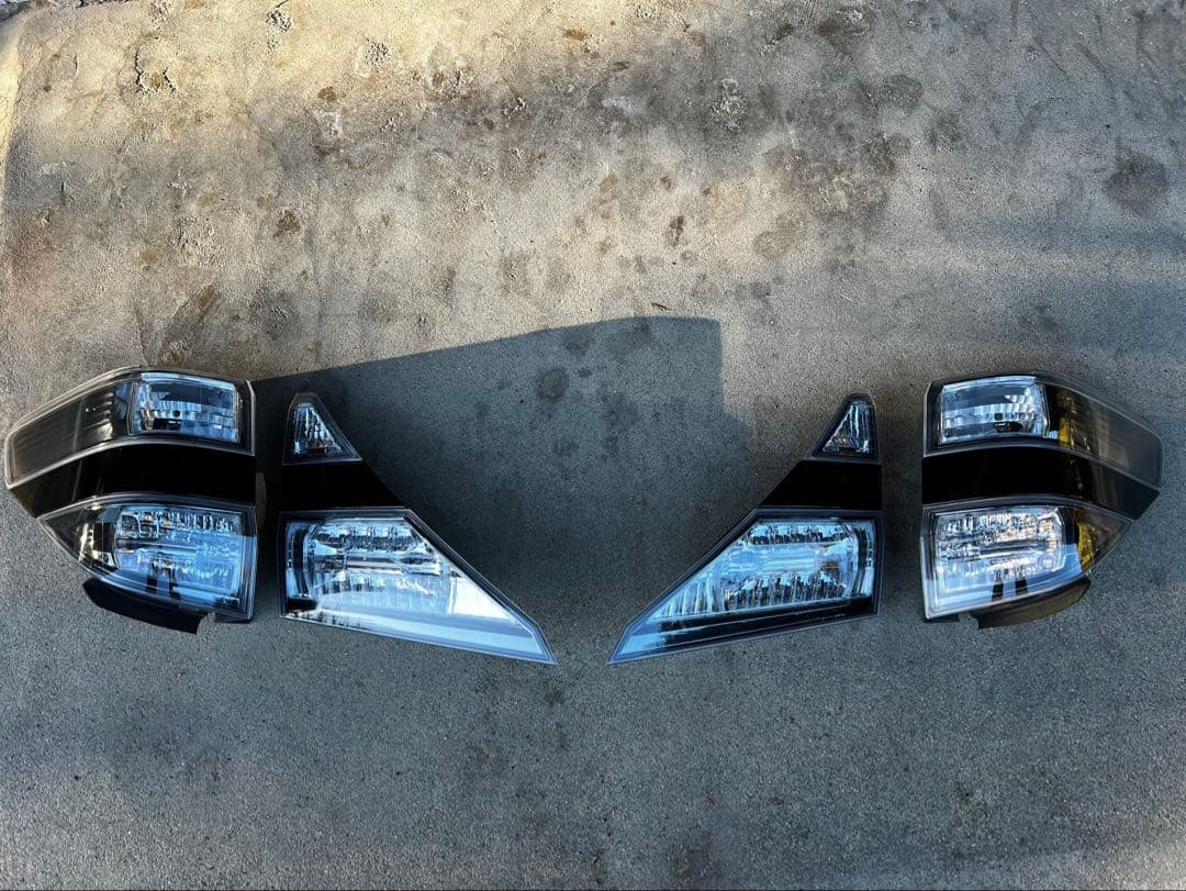 ※ヴェル8様※ヴェルファイア20後期純正テールランプ/ブラック 4個セット