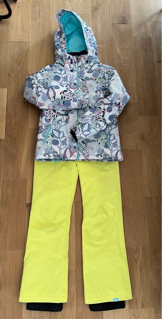 子供用スノーボードウェア ROXY 美品　12L 上下セット　手袋つき