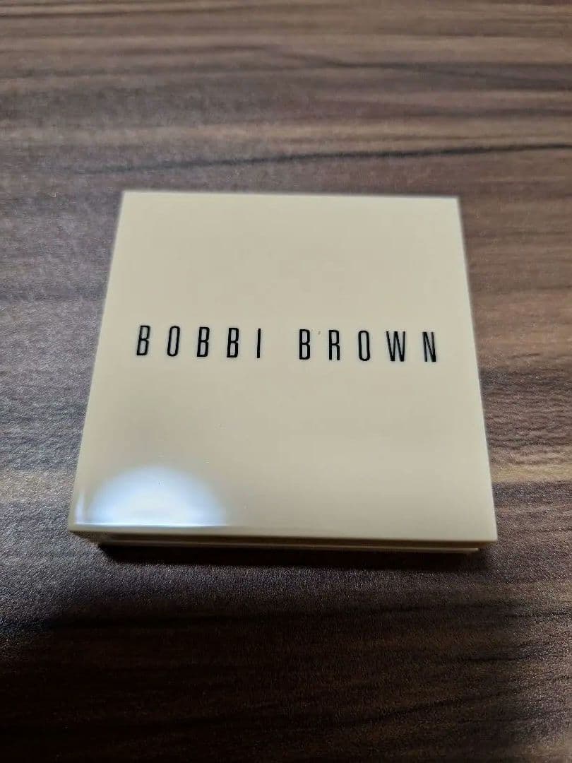 【新品】ボビイブラウン ヌードフィニッシュイリミネイティングパウダー 04 バフ