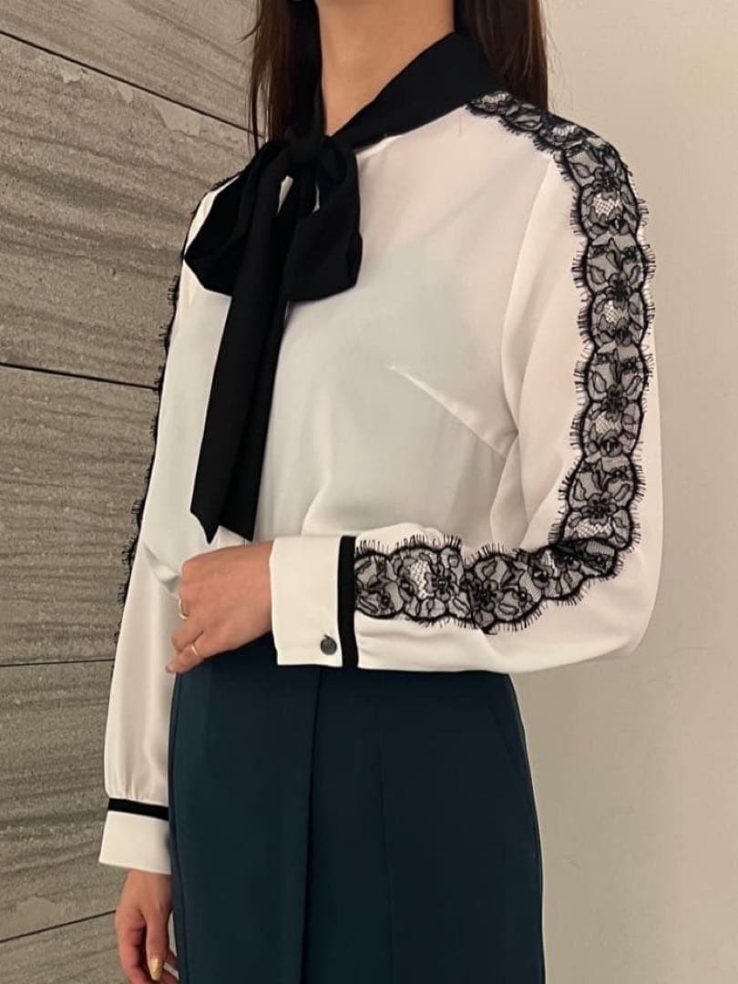 【新品タグ付】PINKY&DIANN レースコンビバイカラーリボンブラウス　完売