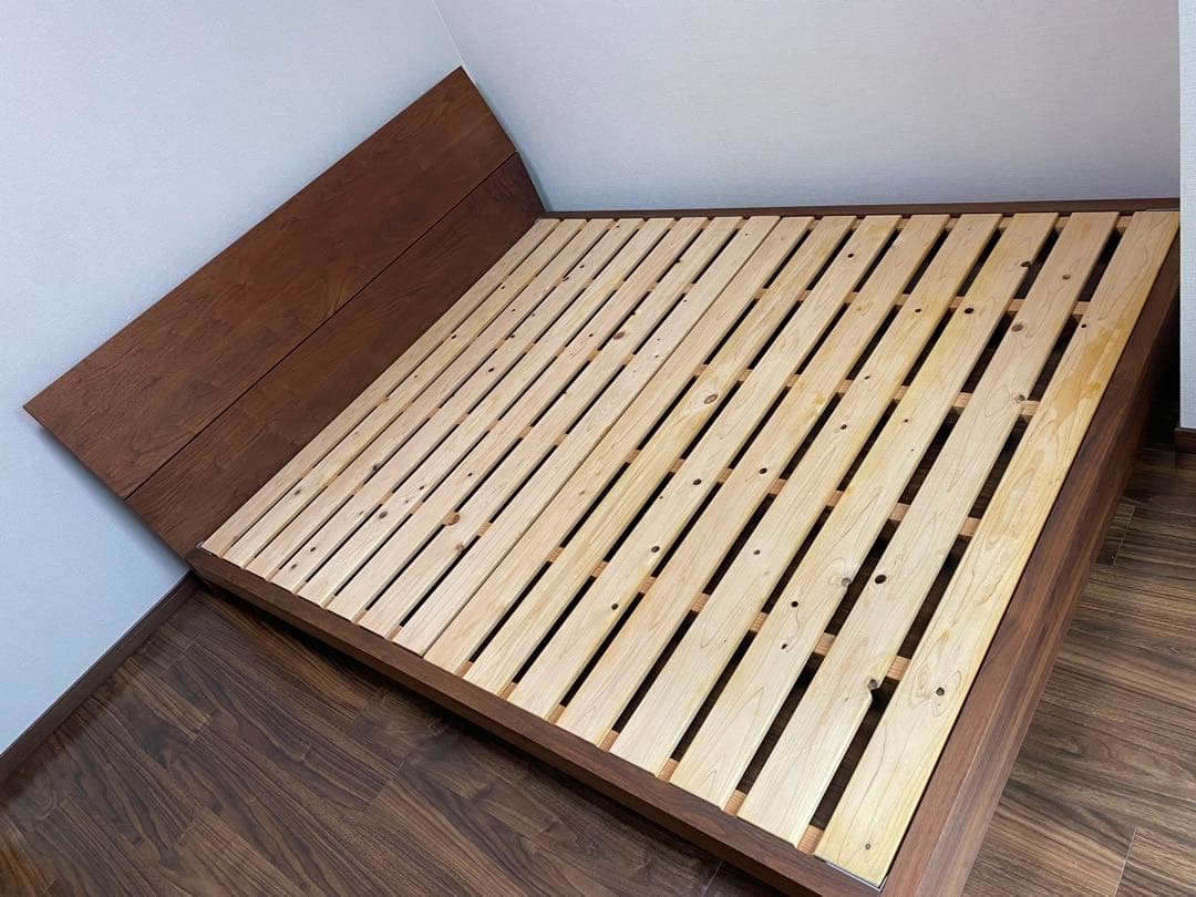 TANI　マスターウォール　クイーンサイズ　ベッドフレーム　ウォールナット