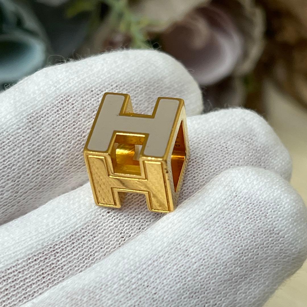 エルメス カージュドアッシュ Hキューブ アイボリー ゴールド ペンダントトップ