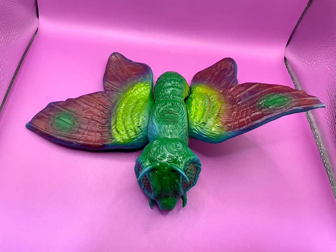 ブルマァク モスラ ソフビ人形 美品ですがディスプレイ用に穴が開けられています。