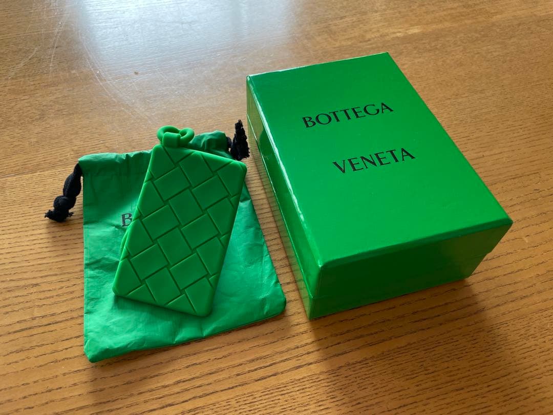bottega veneta ストラップ付き カードケース