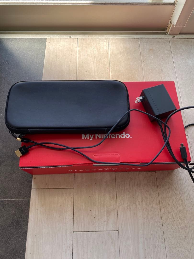 Nintendo Switch 青と紫のJoy-Con 純正ケース付き