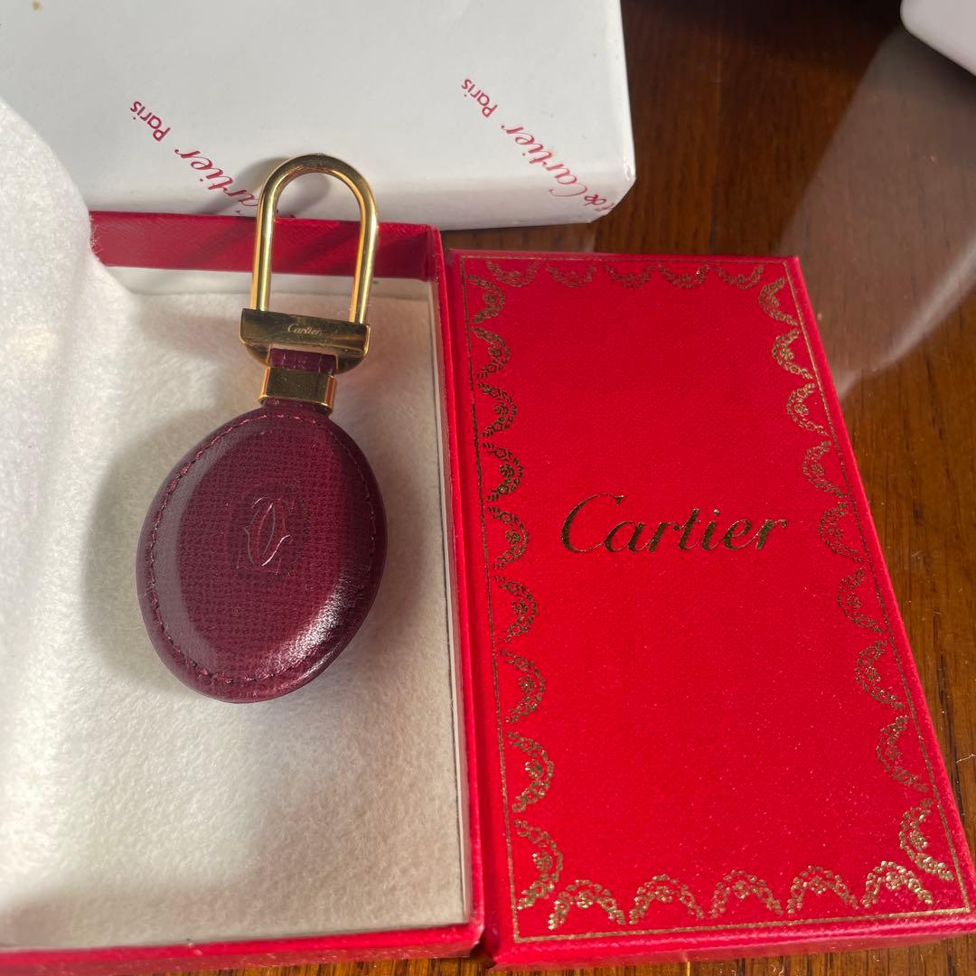 新品　カルティエ マストライン 2C キーホルダー チャーム ボルドー
