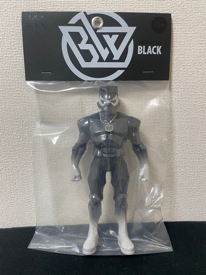 BLACK&WHITE ソフビ BLACK スタンダードカラー　新品未開封