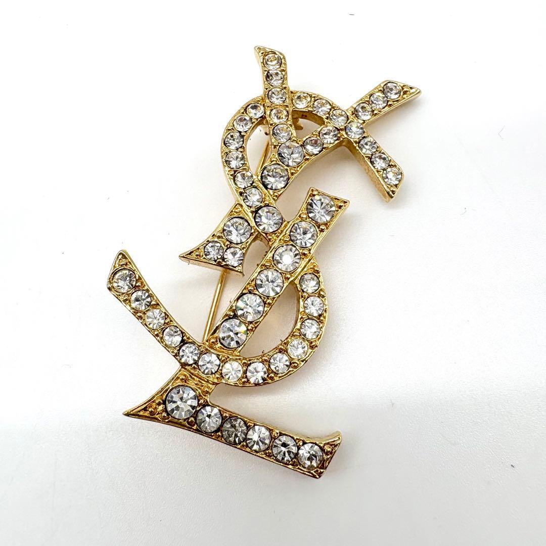 【極美品 】イヴサンローラン ブローチ カサンドラ ロゴ YSL ゴールド 人気