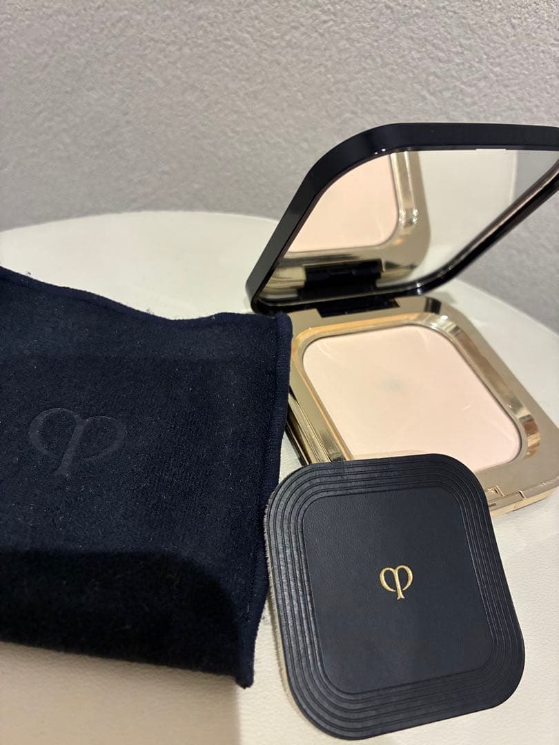 クレ・ド・ポー ボーテ プードルコンパクトエサンシエルｎ