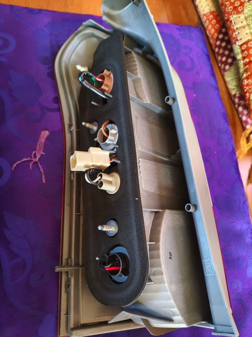 160系プロボックス テールランプ 新車取り外し