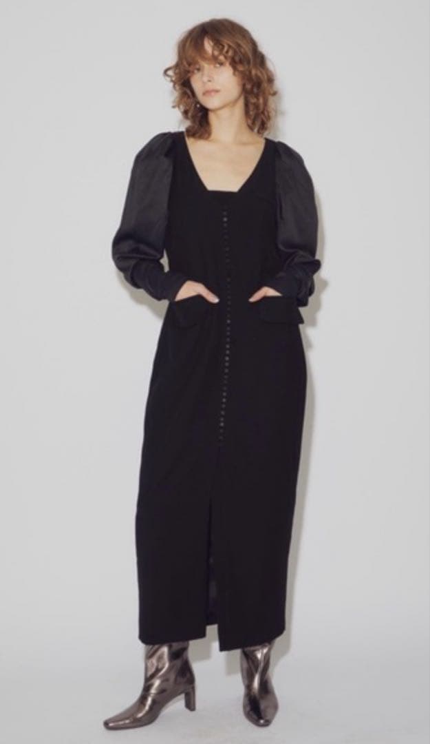 LA BELLE ETUDE Vネッククランクルドレス