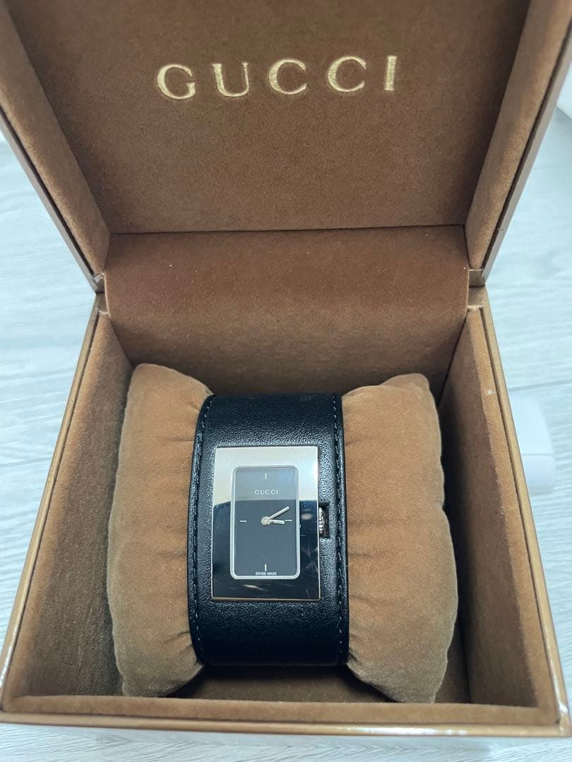 美品GUCCI レザー腕時計 スクエアフェイス
