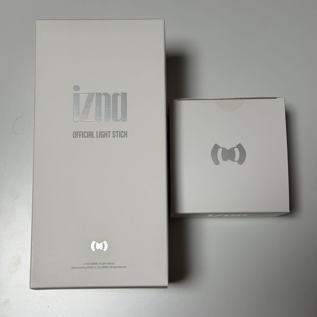 izna ペンライト トレカ 未開封