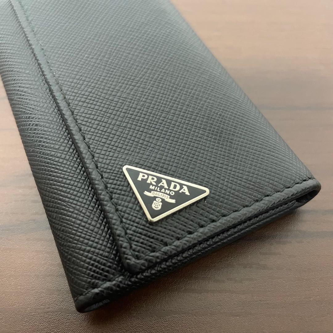 PRADA サフィアーノレザートライアングル キーケース