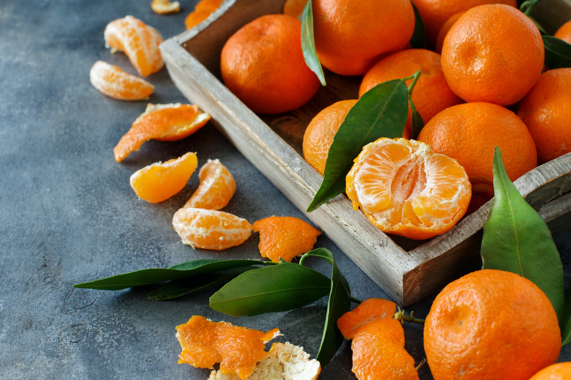 Mandarins with leaves in a box